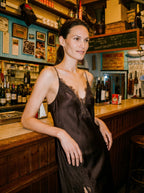 Océane Satijnen Slip Dress Kanten Zijpaneel V-hals