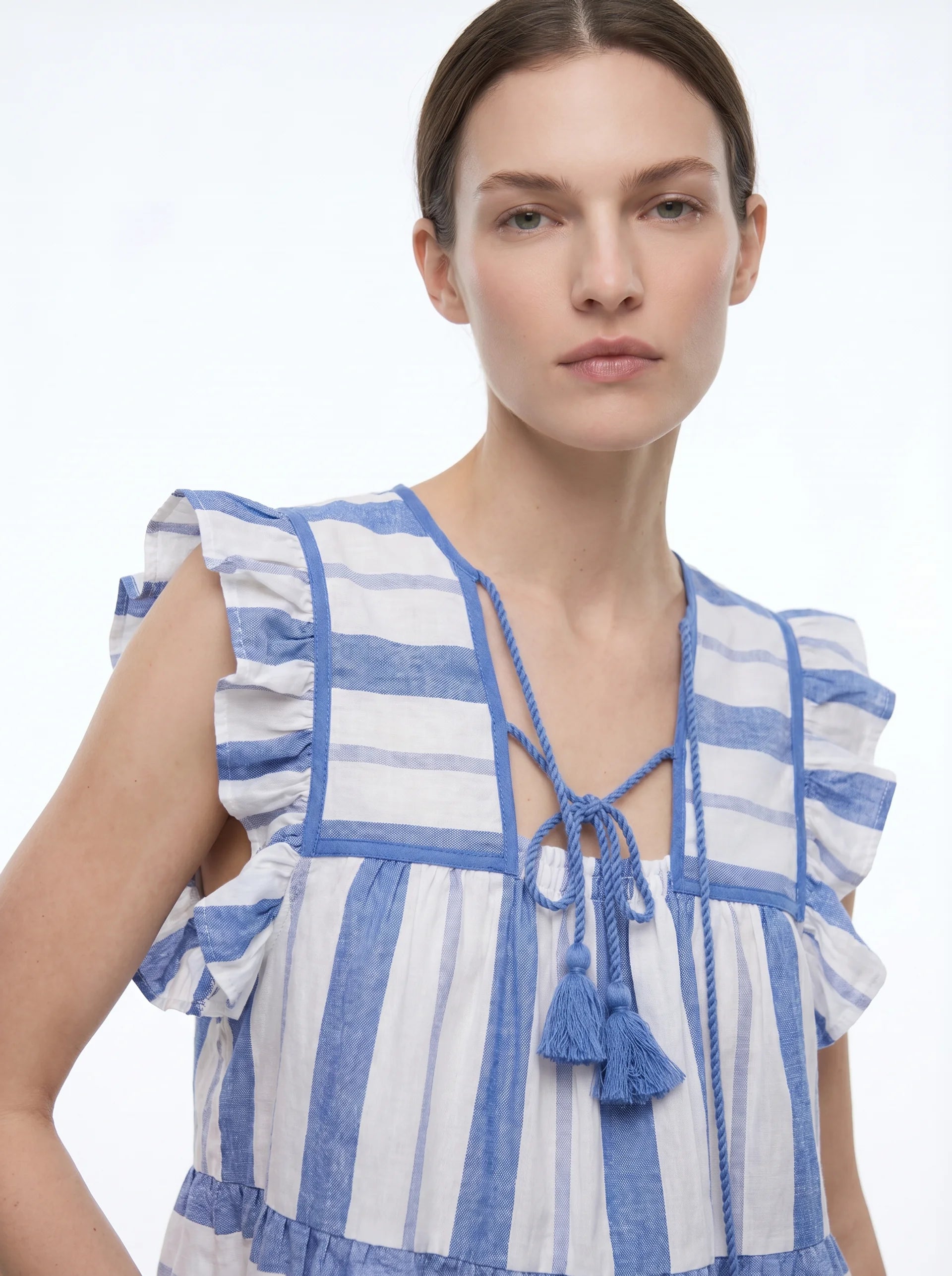 Faustine Mouwloze Blouse met Ruches en Kwastjes