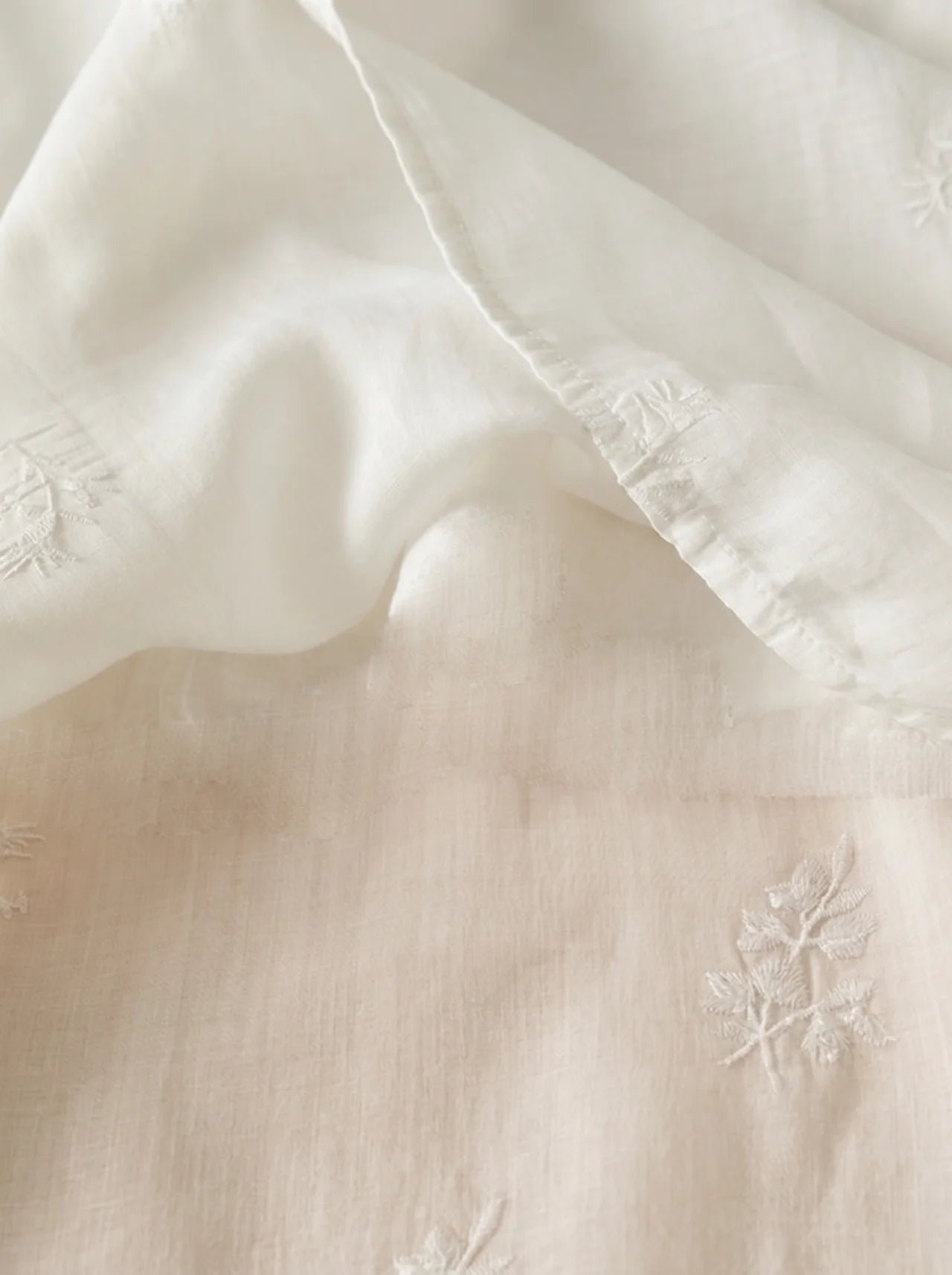 Albertine Geborduurd Blouse