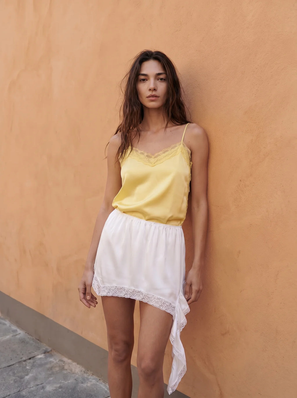 Sylvie Satijnen Mini Rok Asymmetrisch Kant