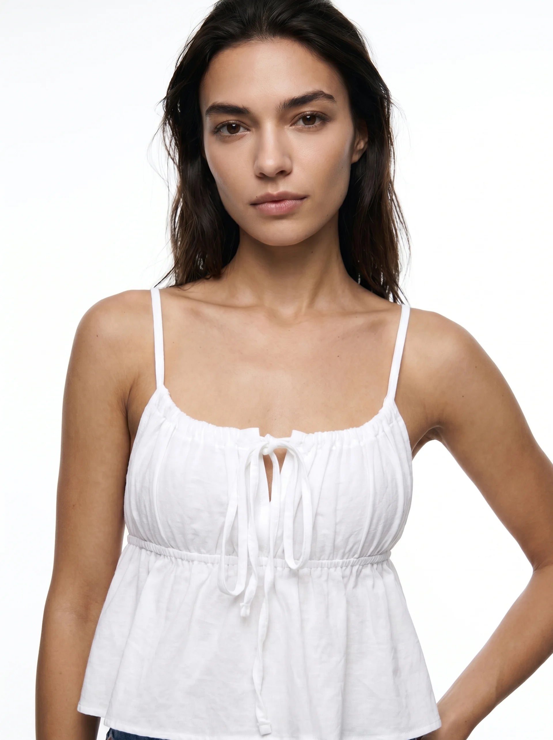 Bertille Cropped Blouse met Strikdetail en Volant Zoom