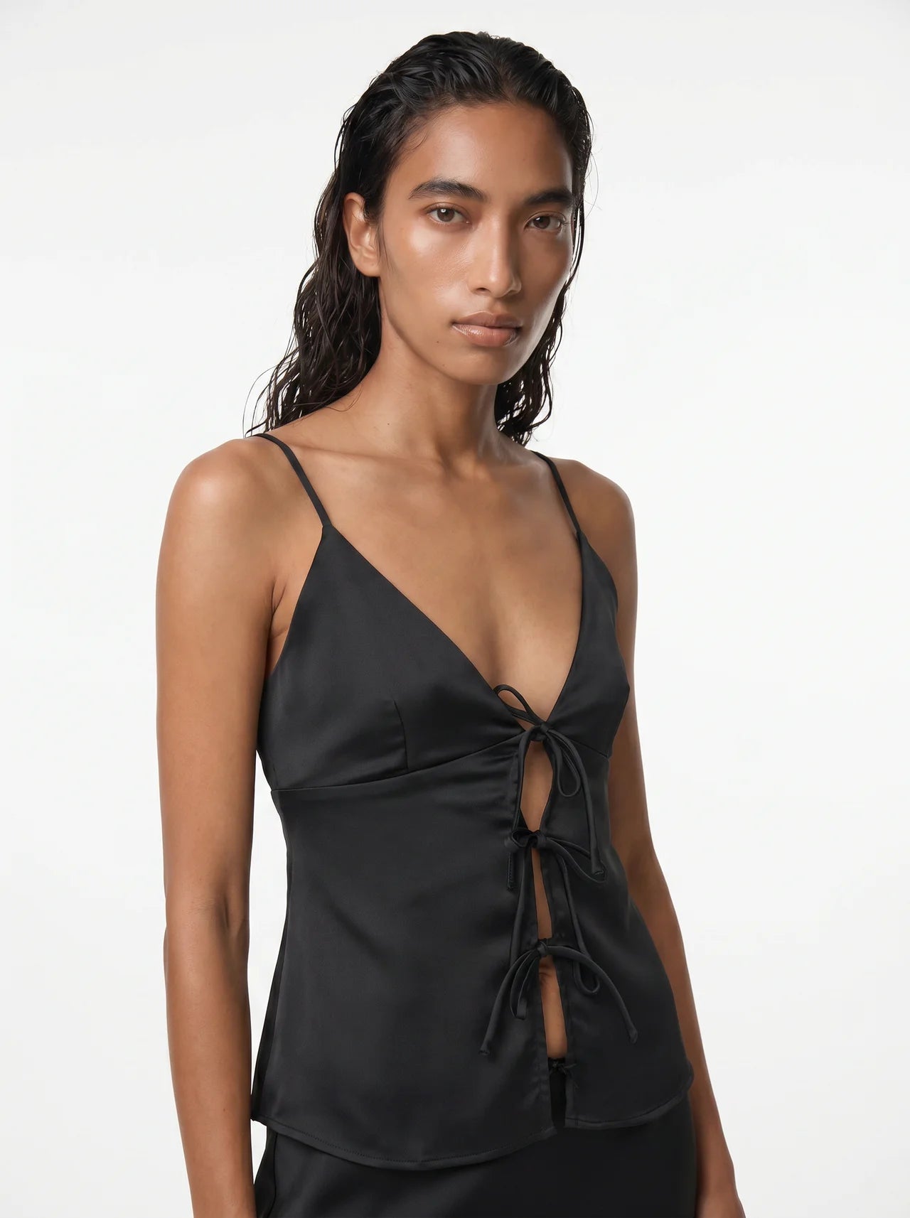 Éliane Satijnen Camisole Top met V-Hals en Strikdetail