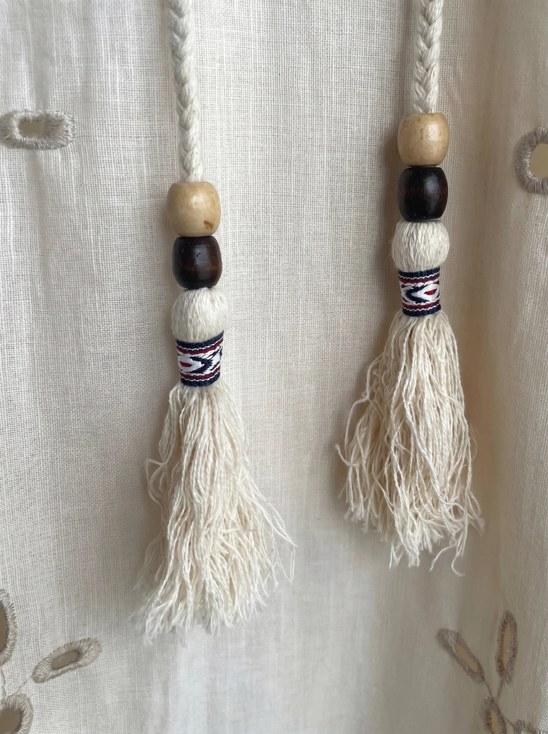 Héloïse Midi Jurk met Broderie en Kwastjes