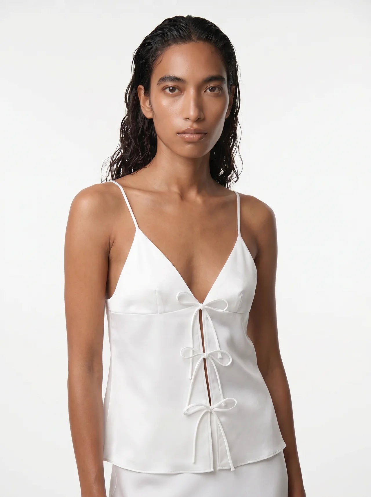 Éliane Satijnen Camisole Top met V-Hals en Strikdetail