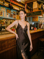 Océane Satijnen Slip Dress Kanten Zijpaneel V-hals