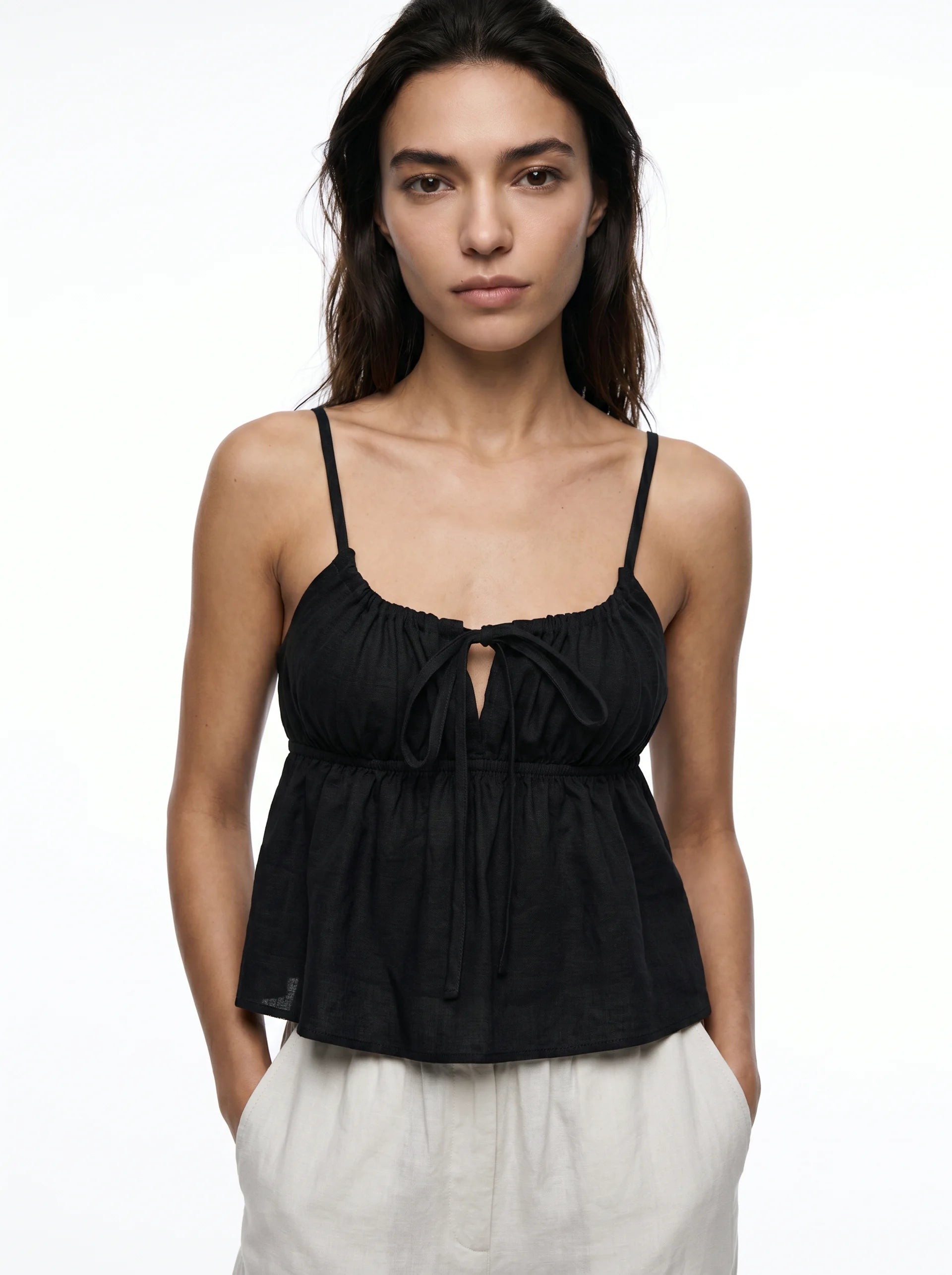 Bertille Cropped Blouse met Strikdetail en Volant Zoom