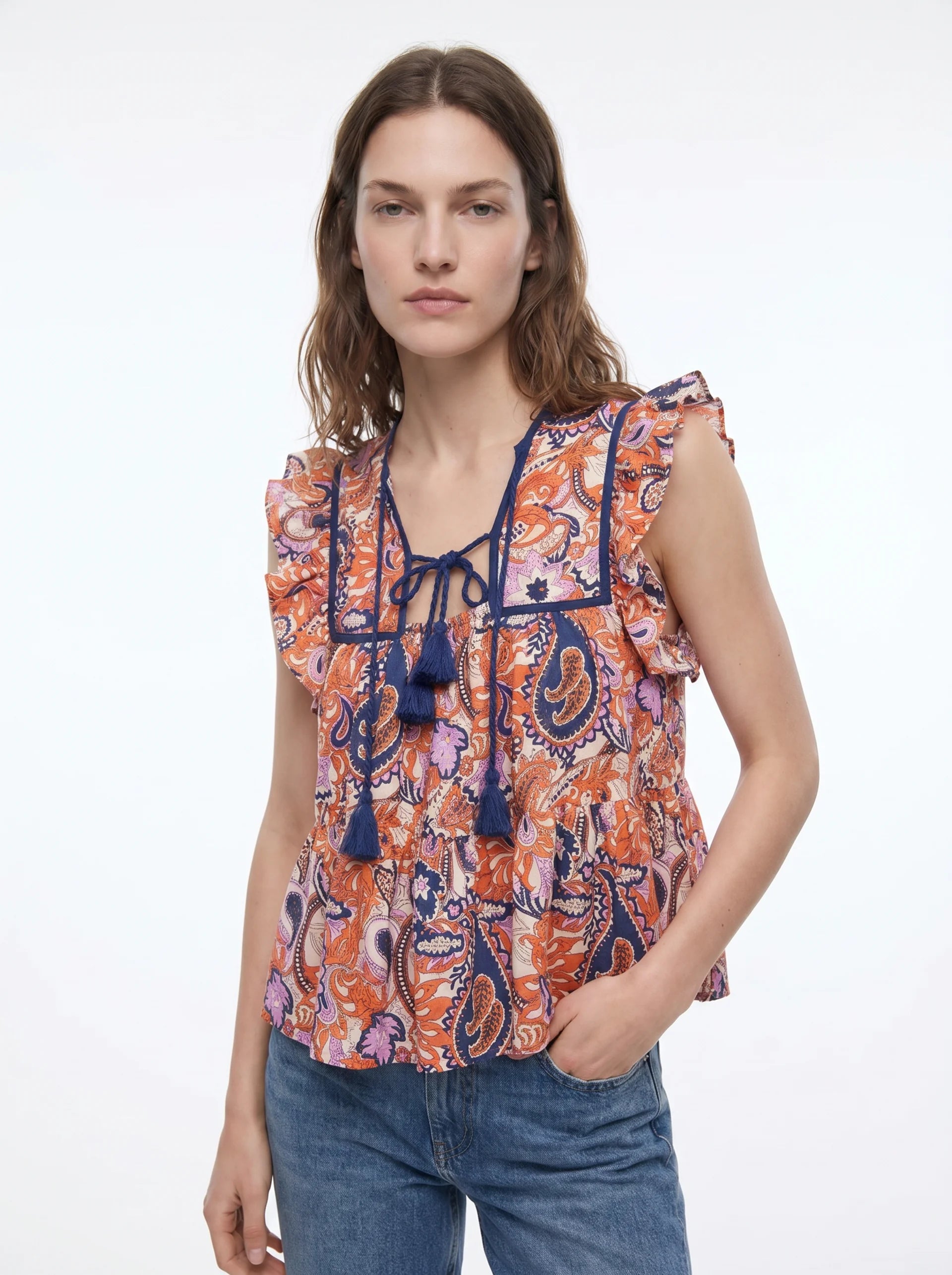 Faustine Mouwloze Blouse met Ruches en Kwastjes