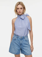 Edmée Mouwloze Blouse met Strikstrop en Streepprint
