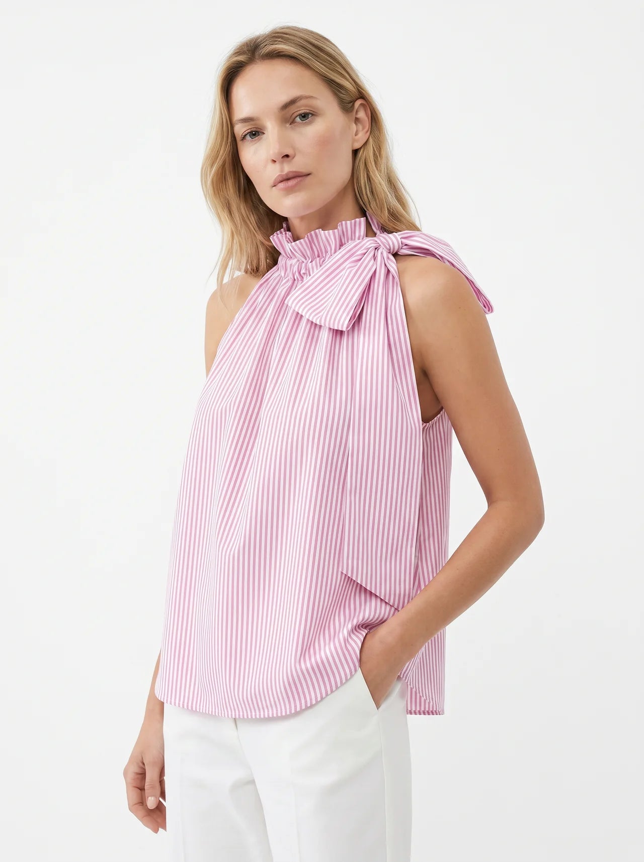 Edmée Mouwloze Blouse met Strikstrop en Streepprint